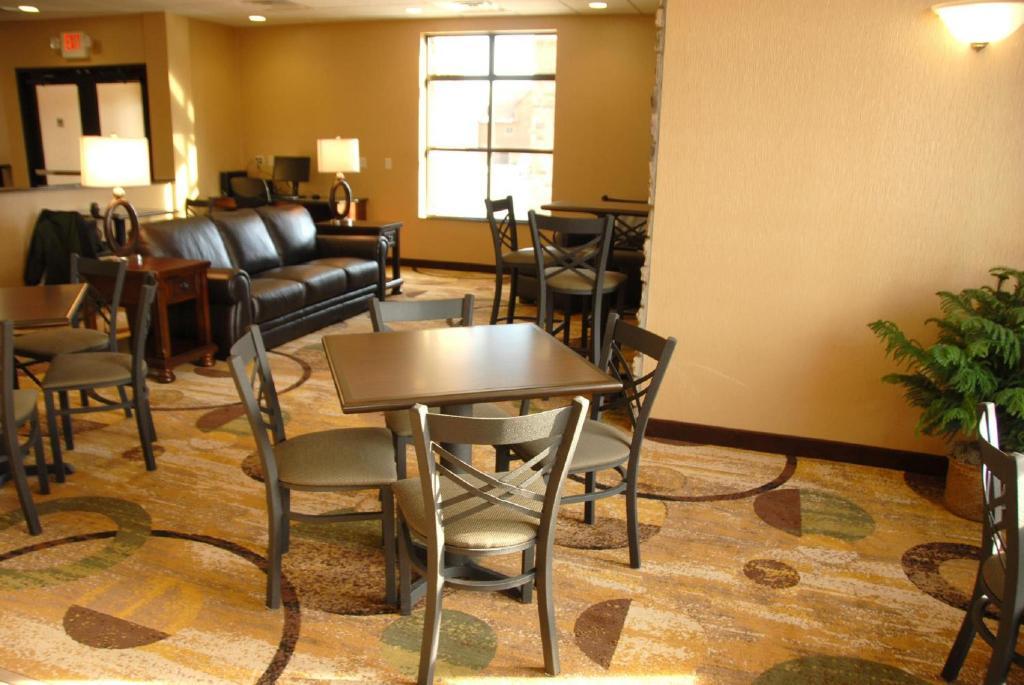 Cobblestone Inn & Suites - Marquette Exteriér fotografie