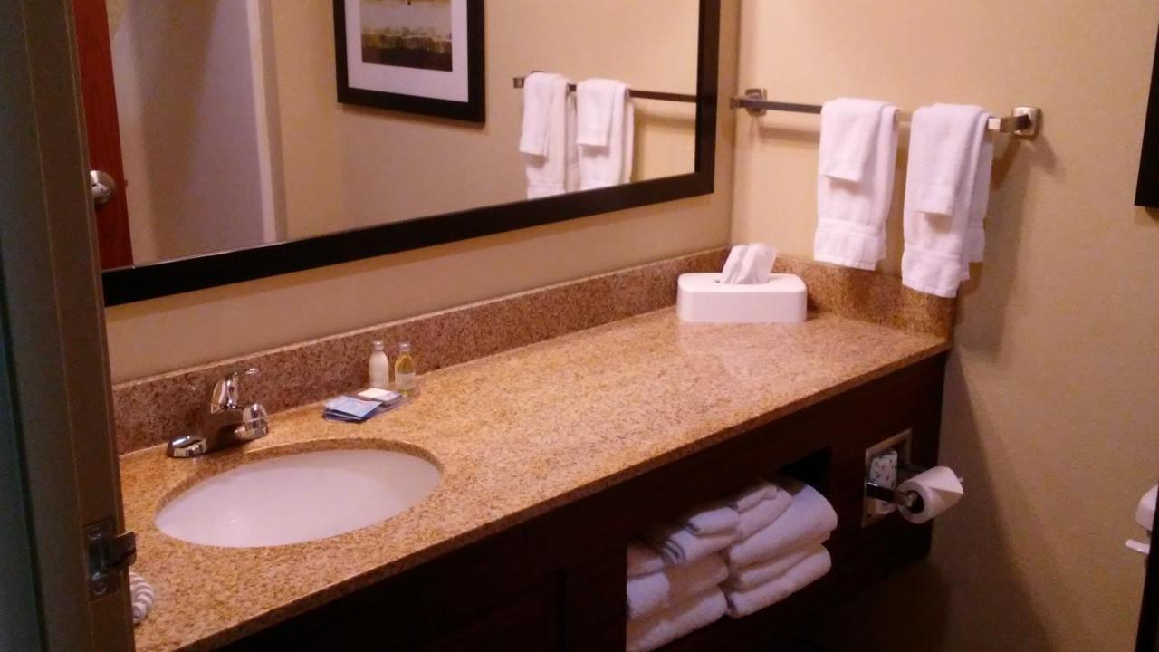 Cobblestone Inn & Suites - Marquette Exteriér fotografie